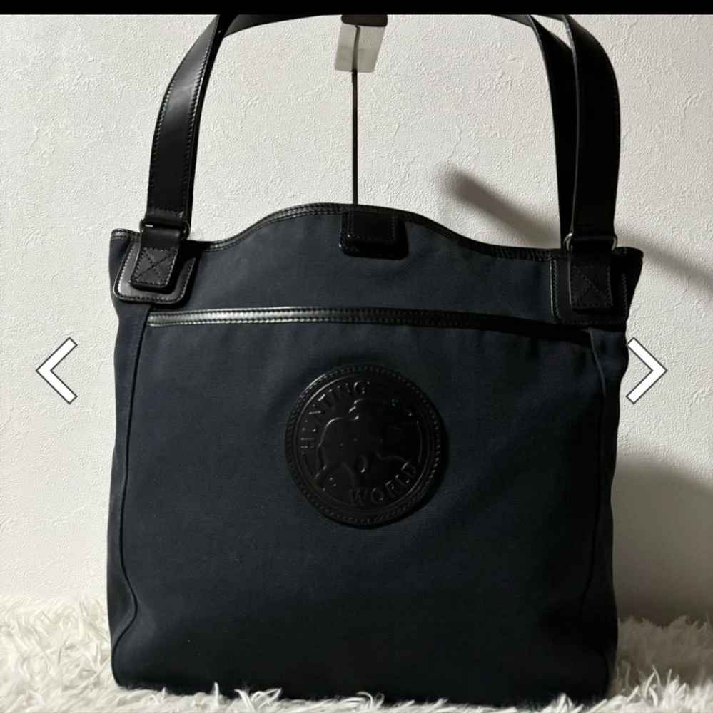 Hunting World Tote Bag